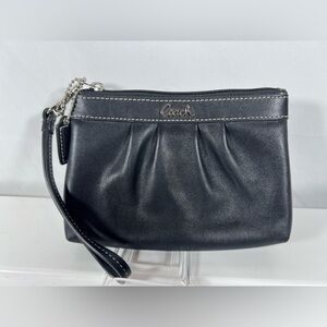 2106: Coach Black Leather Wristlet Pouch Clutch Silver Hardware